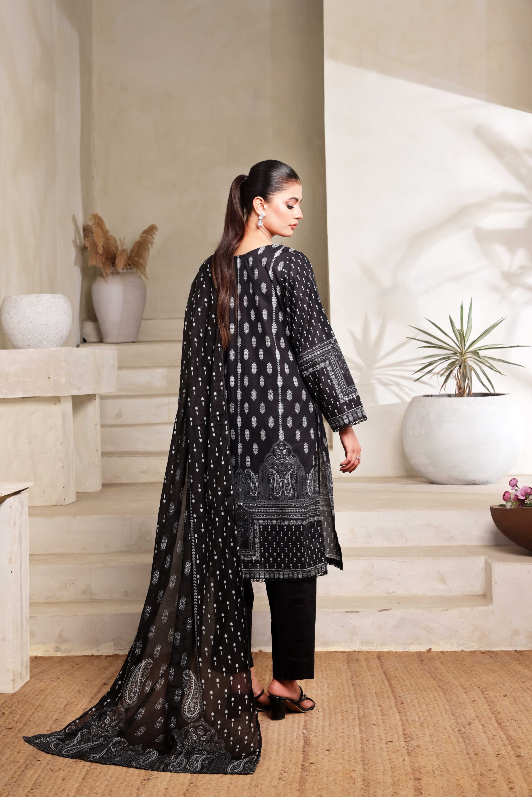 Black & White Lawn Collection Vol.1 – D01