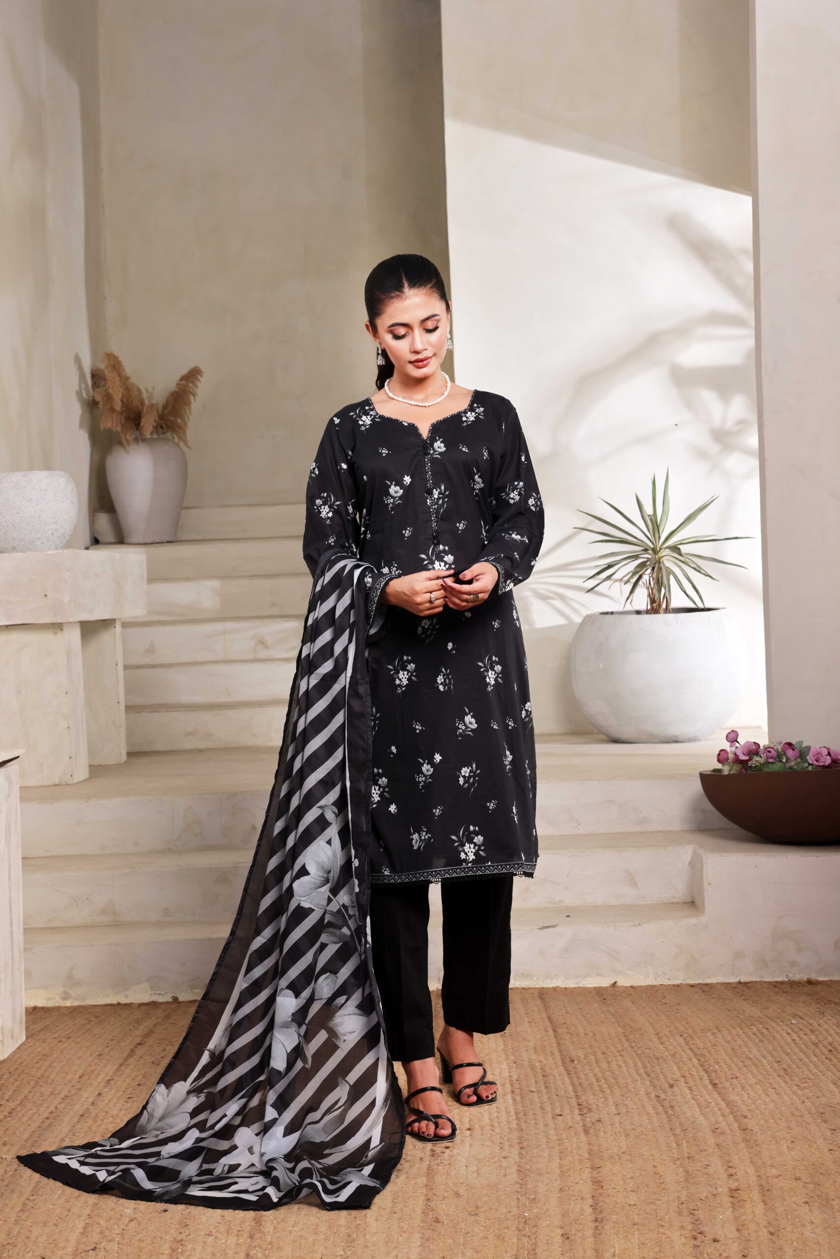 Black & White Lawn Collection Vol.1 – D02