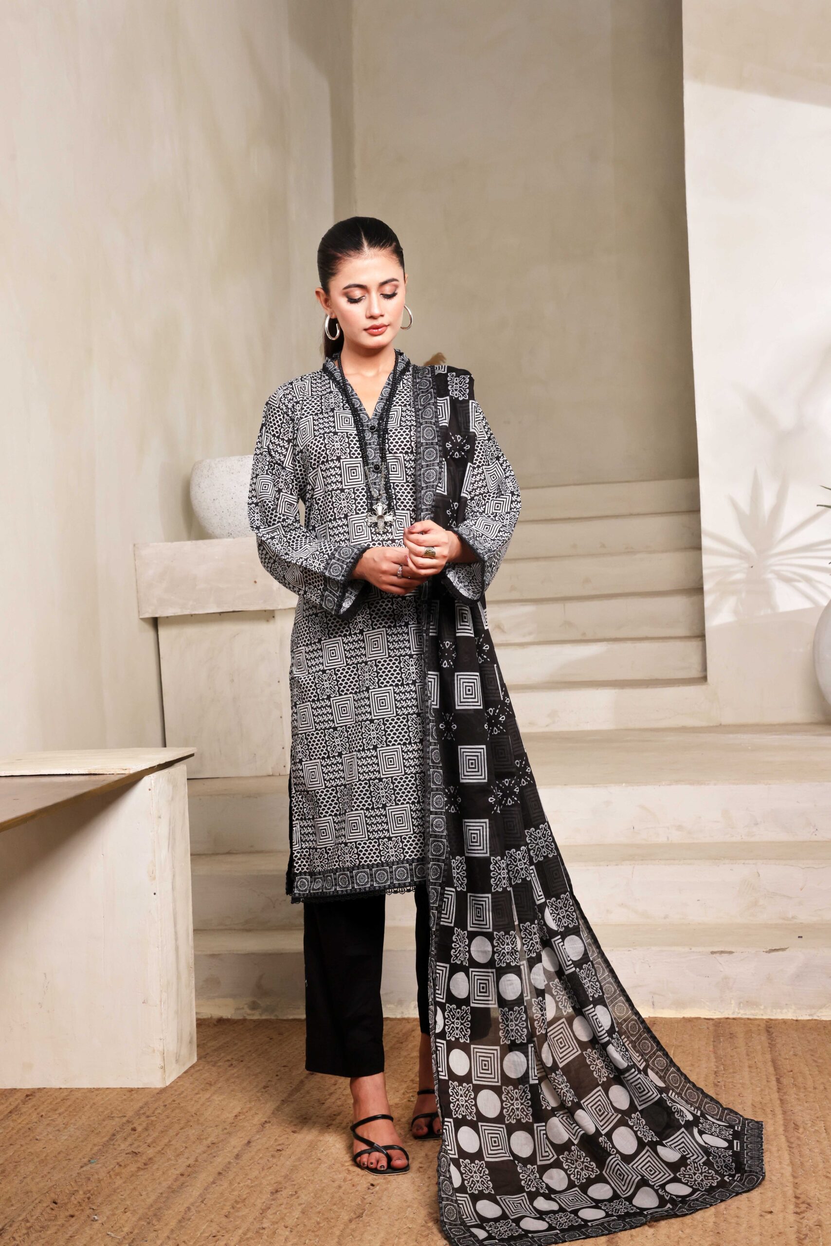 Black & White Lawn Collection Vol.1 – D04