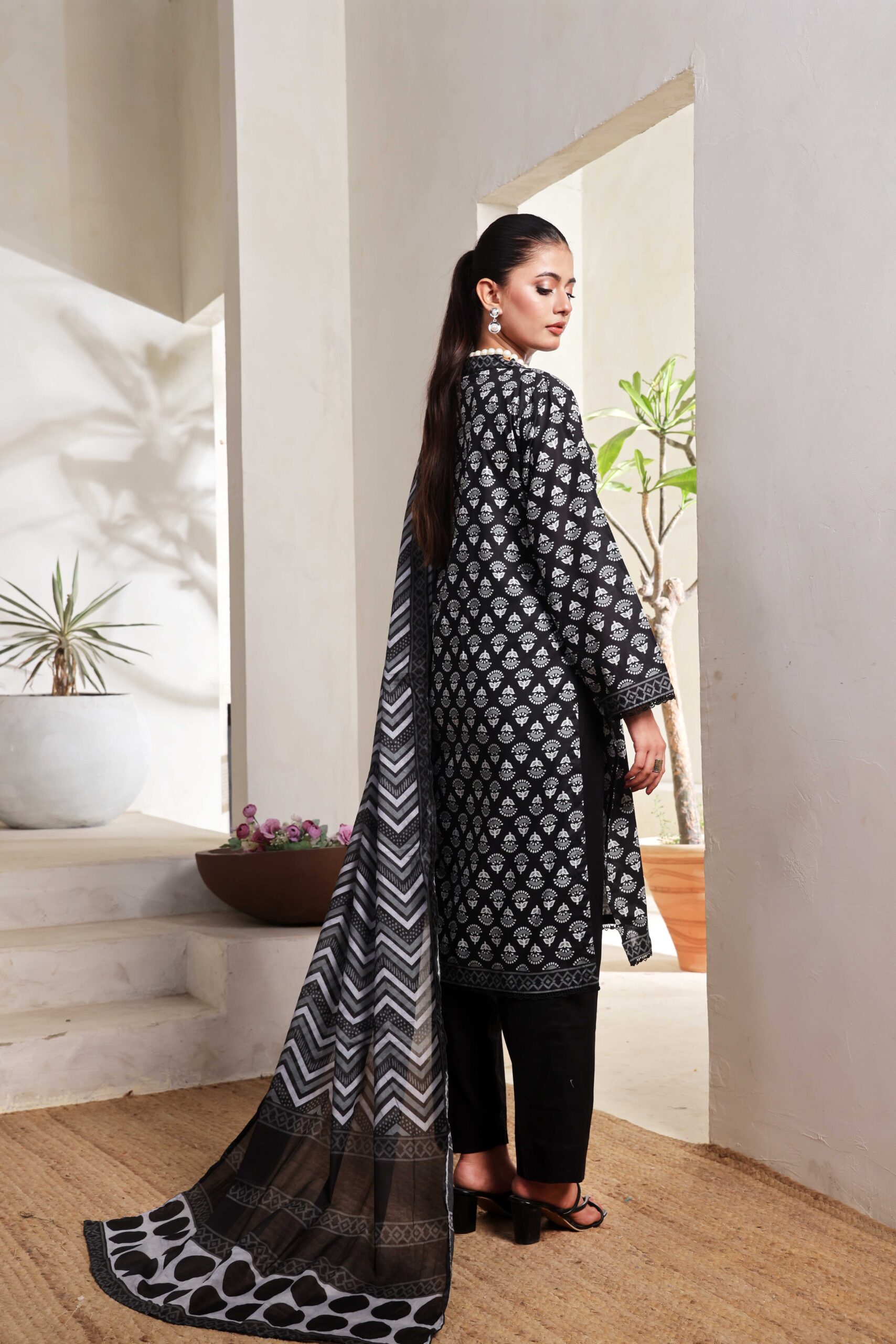 Black & White Lawn Collection Vol.1 – D06
