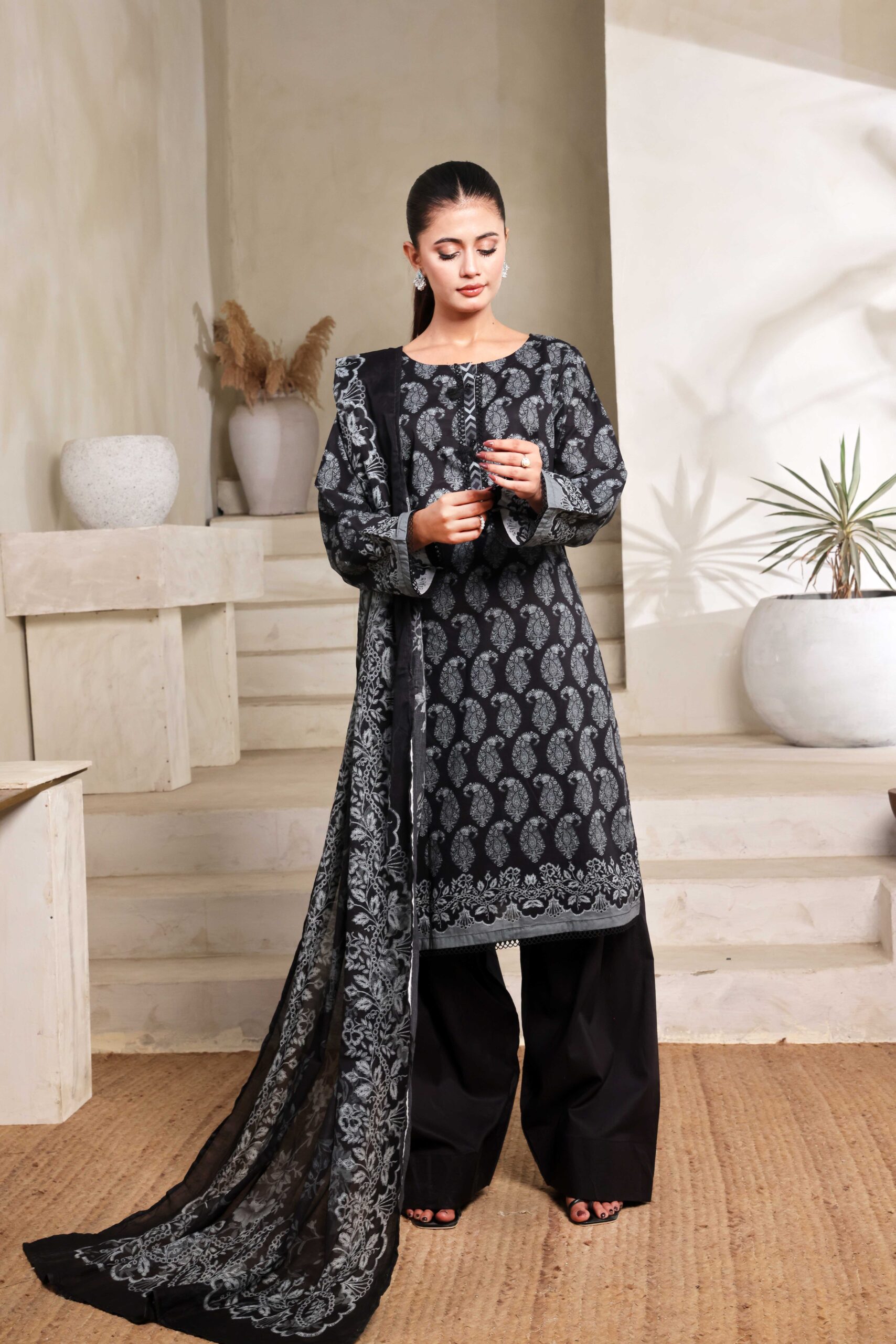 Black & White Lawn Collection Vol.1 – D08