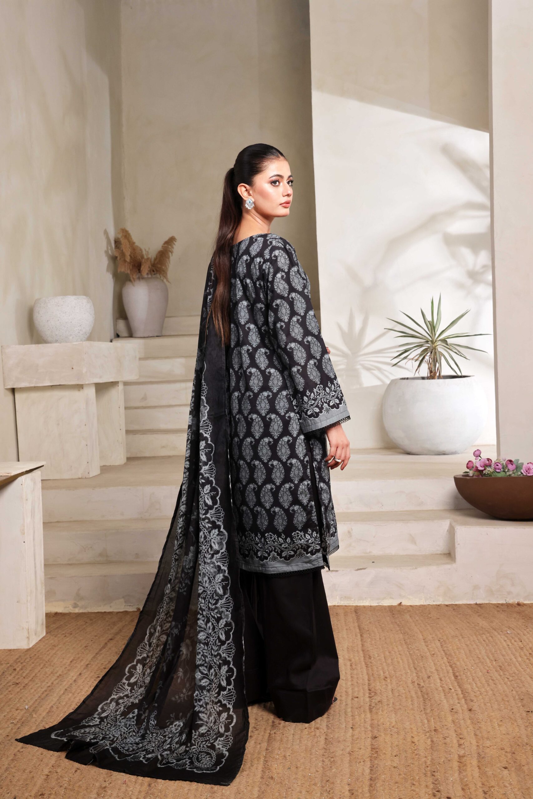Black & White Lawn Collection Vol.1 – D08