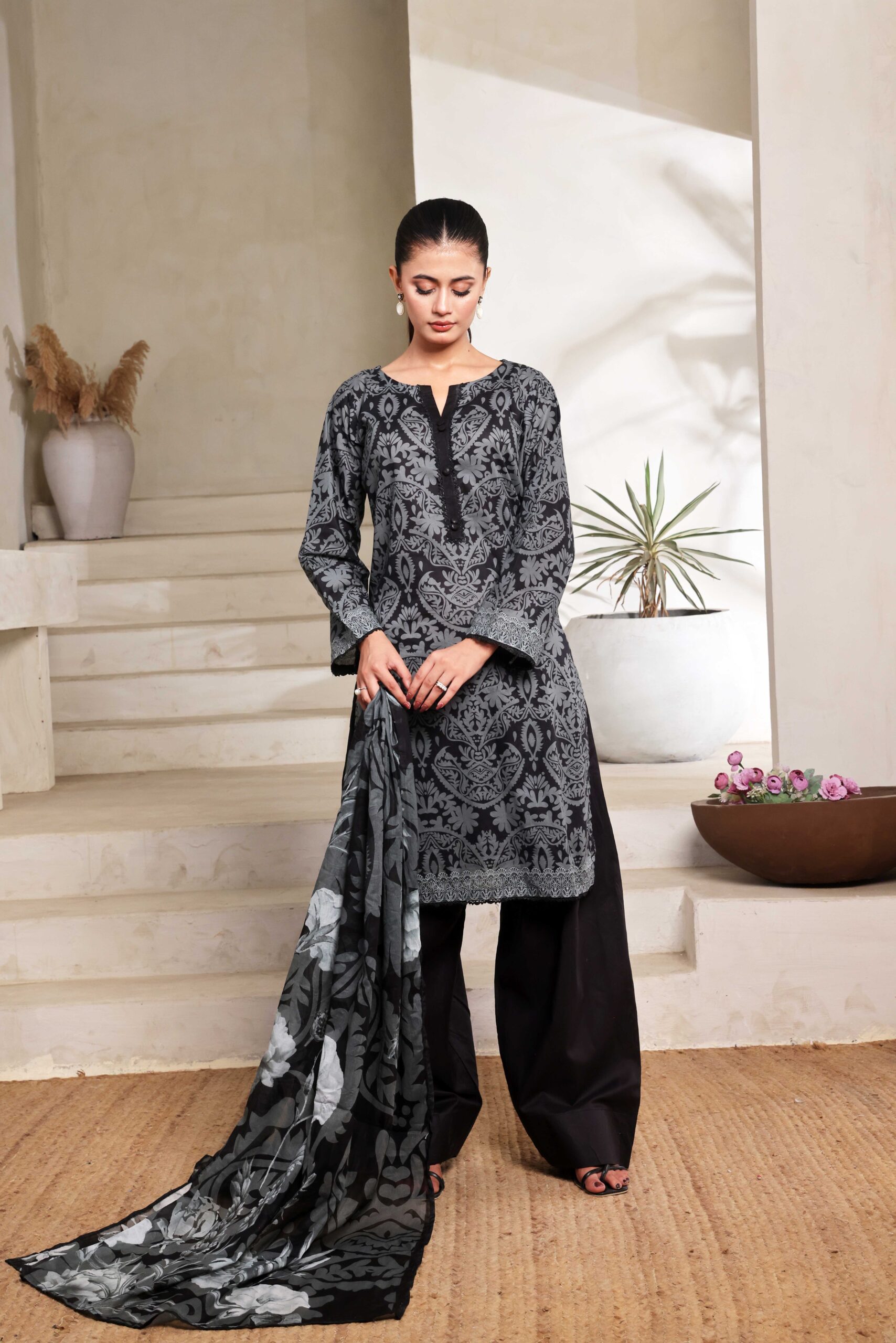 Black & White Lawn Collection Vol.1 – D09