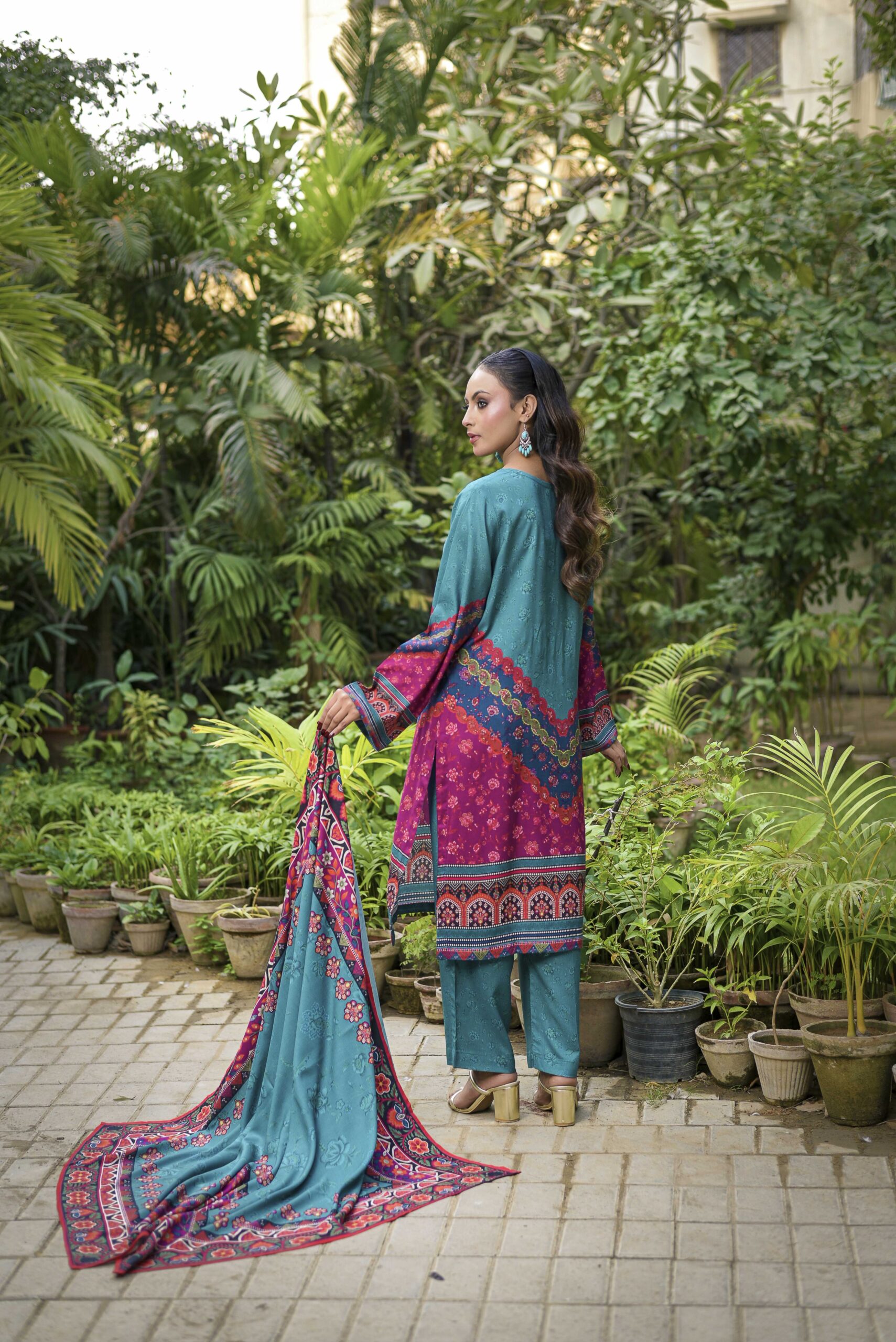 Wintertide Pret’25 Linen Edition – D06